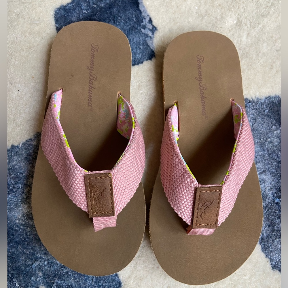 Tommy Bahama Girls flip flops. Size 11. Great condition. Worn once.